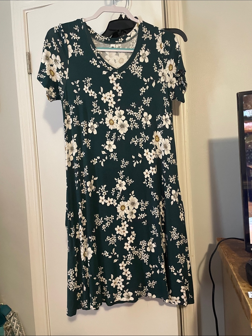 Women’s Floral V-Neck Midi Dress in Dark Green